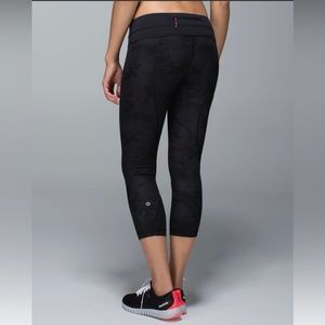 Lululemon Run: Inspire Crop II *All Luxtreme Savasana Camo 20cm New Black